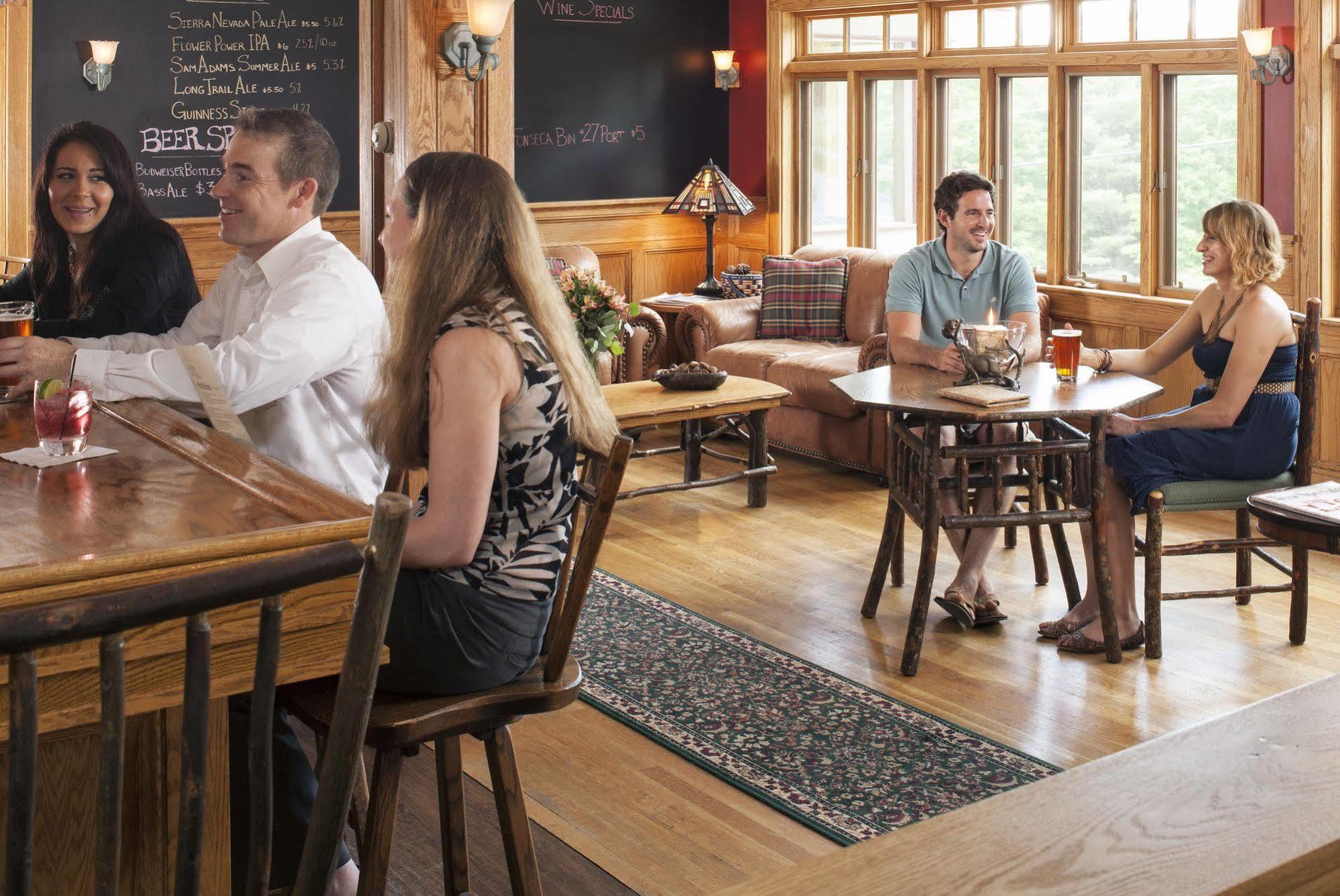 Friends Lake Inn Chestertown Buitenkant foto